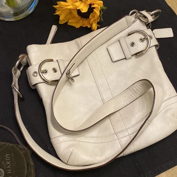 Coach crossbody bag in cream- silver hardware detail - Picture 7 of 8